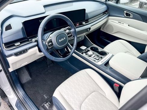 New 2026 Kia Carnival EX FWD image 16