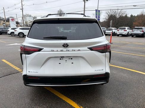 New 2026 Toyota Sienna Platinum image 4