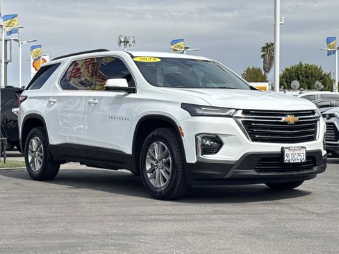 Used 2023 Chevrolet Traverse LT FWD image 3