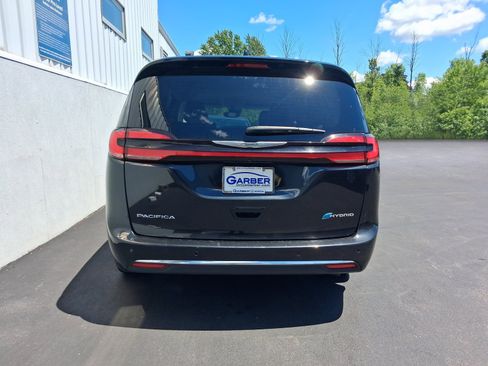Used 2023 Chrysler Pacifica Touring-L FWD image 11