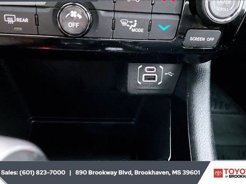 Used 2024 Jeep Compass Limited image 22