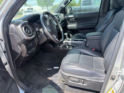 Used 2022 Toyota Tacoma TRD Off-Road w/ TRD Premium Off Road Package AWD/4WD image 9