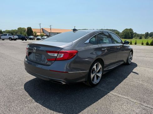 Used 2018 Honda Accord Touring image 3