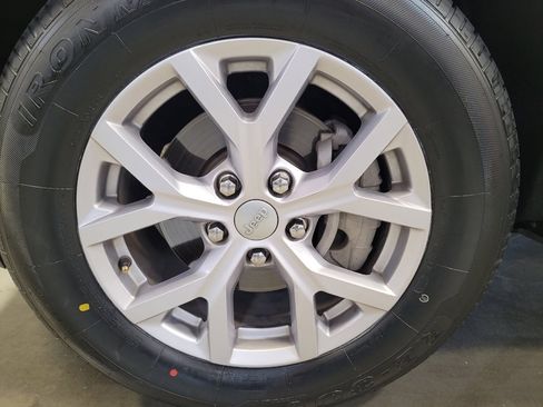 Used 2022 Jeep Grand Cherokee Limited w/ Luxury Tech Group II image 31