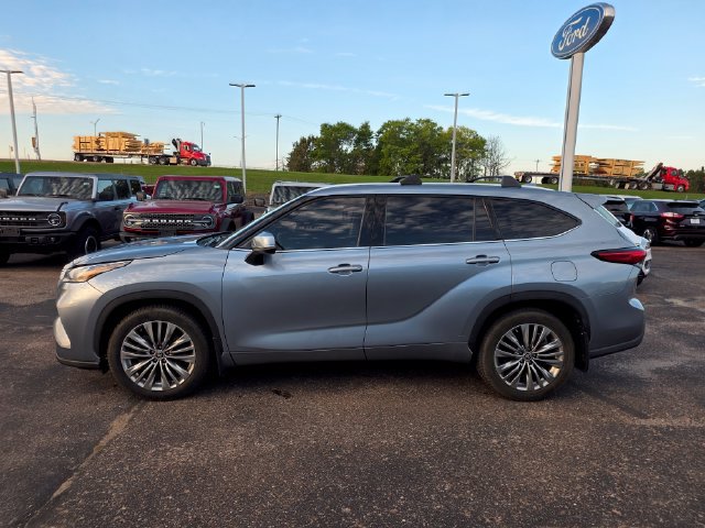 Used 2020 Toyota Highlander Platinum AWD/4WD image 4