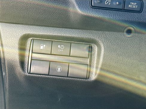 Used 2024 Nissan Leaf S image 17