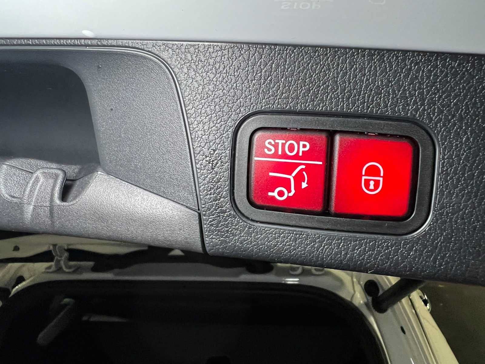 Used 2026 Mercedes-Benz GLB 250 4MATIC image 17