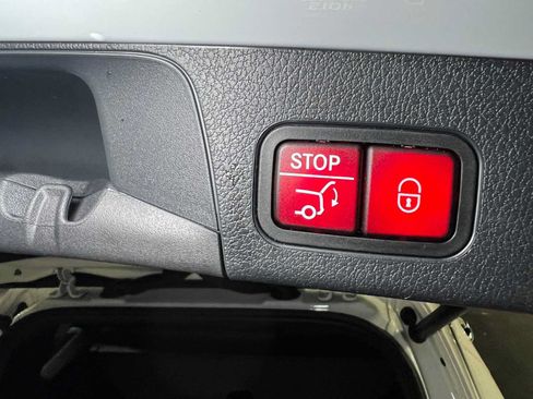 Used 2026 Mercedes-Benz GLB 250 4MATIC image 17