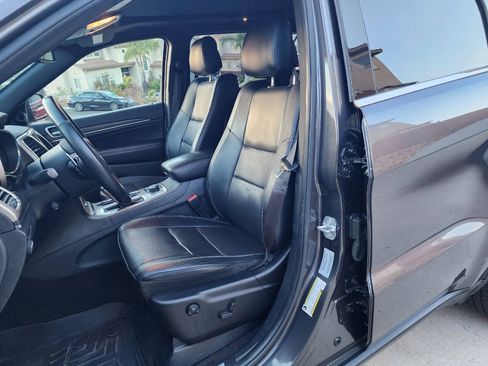 Used 2016 Jeep Grand Cherokee Limited w/ Luxury Group II AWD/4WD image 12