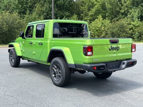 New 2025 Jeep Gladiator Sport image 11