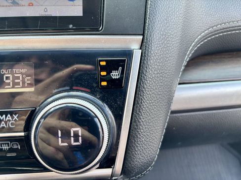 Used 2018 Subaru Outback 3.6R Touring AWD/4WD image 5