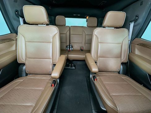 Used 2021 Chevrolet Tahoe High Country w/ Premium Package AWD/4WD image 13