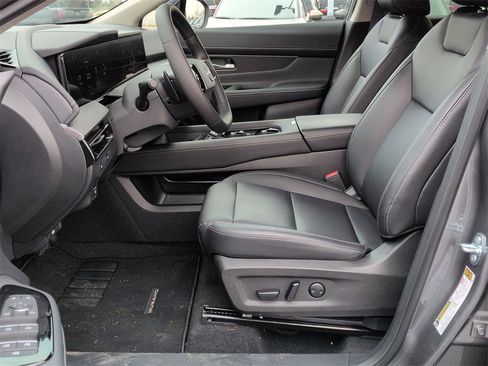 Used 2025 Nissan Murano SV image 14