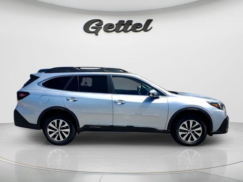 Used 2020 Subaru Outback Premium image 6