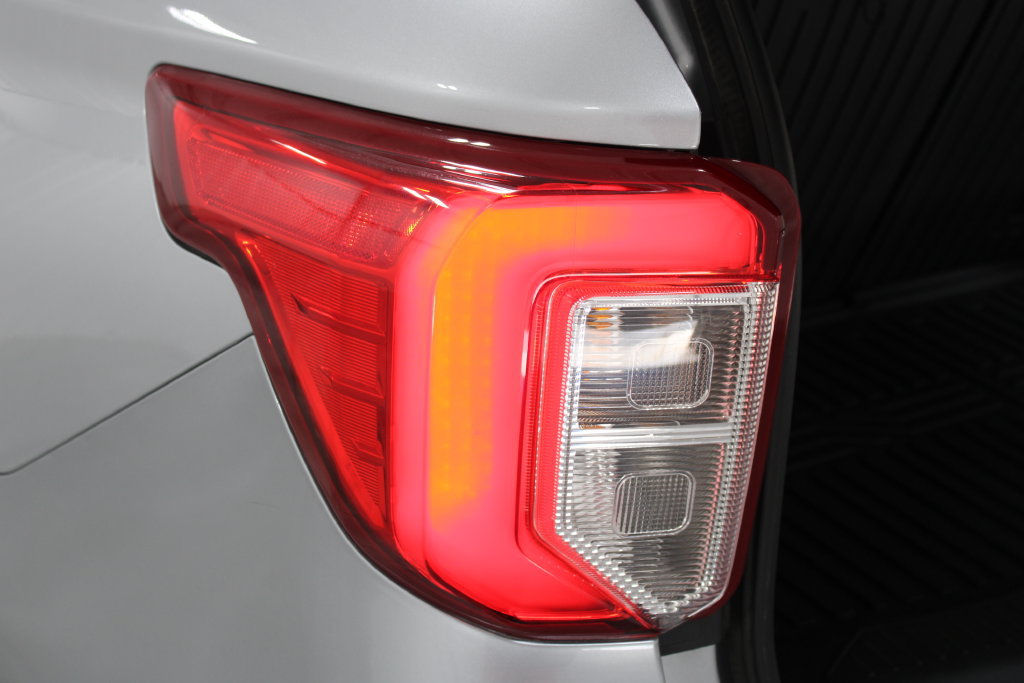 Used 2024 Ford Explorer Limited AWD/4WD image 22