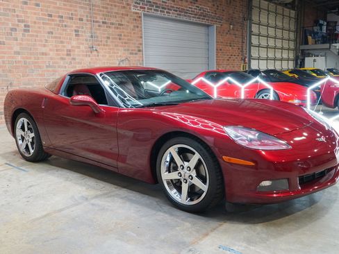 Used 2007 Chevrolet Corvette Coupe RWD image 2