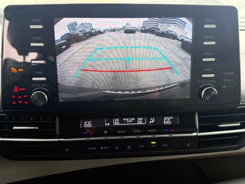 Used 2021 Toyota Sienna XLE image 24