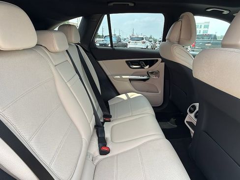 Used 2024 Mercedes-Benz GLC 300 4MATIC image 28