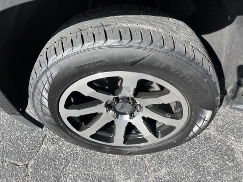 Used 2019 Chevrolet Tahoe LT image 34