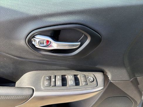 Certified 2021 Jeep Cherokee Latitude Lux w/ Comfort/Convenience Group image 11