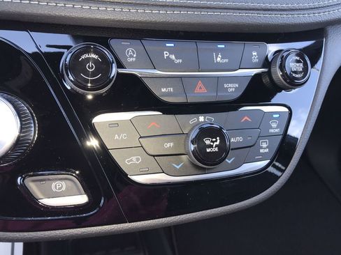 New 2026 Chrysler Pacifica Select image 19