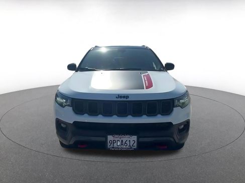 Used 2025 Jeep Compass Trailhawk image 4