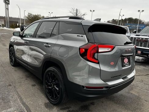 Used 2023 GMC Terrain SLE w/ Driver Convenience Package image 4