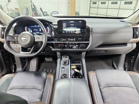 Used 2024 Nissan Pathfinder Platinum w/ Lighting Package (N93) image 27