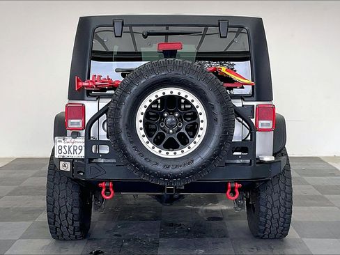 Used 2017 Jeep Wrangler Unlimited Rubicon AWD/4WD image 3