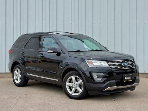 Used 2016 Ford Explorer XLT w/ Equipment Group 202A AWD/4WD image 8