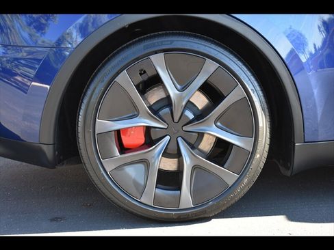 Used 2023 Tesla Model Y Performance image 43