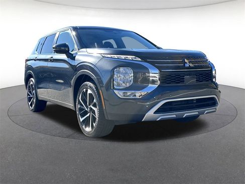 Used 2024 Mitsubishi Outlander SE image 7