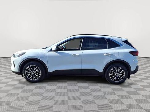 Certified 2023 Ford Escape SE w/ PHEV Premium Package image 4