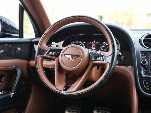 Used 2019 Bentley Bentayga image 32