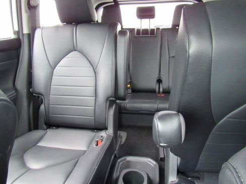 Used 2021 Toyota Highlander XLE AWD/4WD image 28