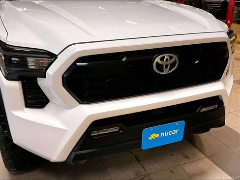 Used 2025 Toyota Tacoma TRD Off-Road image 32