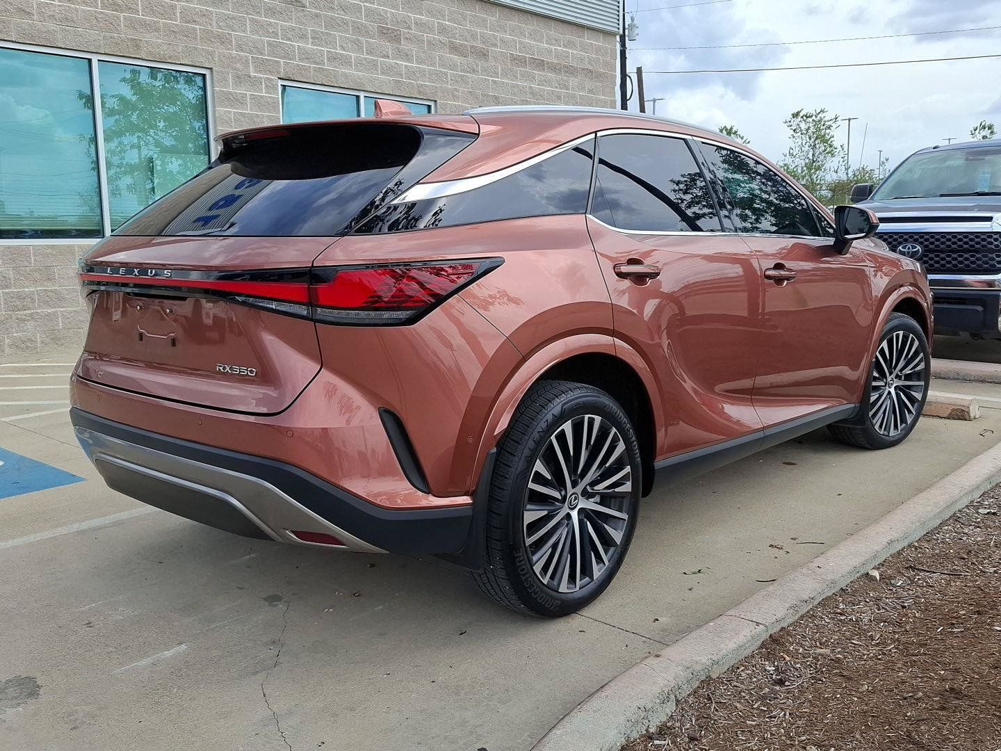Used 2024 Lexus RX 350 Premium Plus w/ Convenience Package FWD image 6