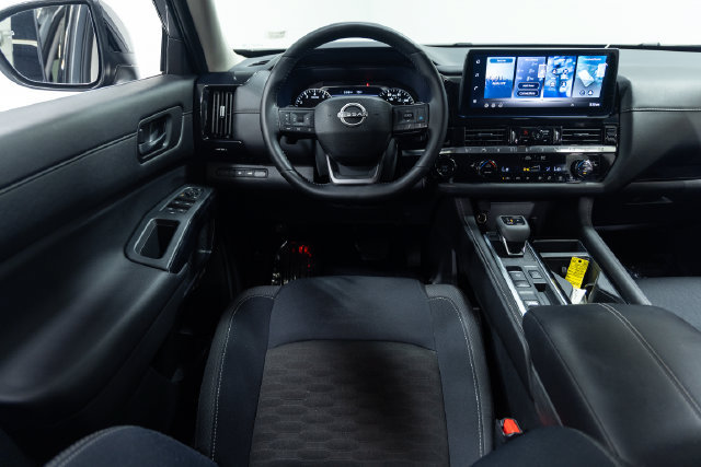 Used 2026 Nissan Pathfinder SV FWD image 3