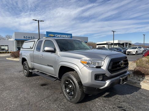 Used 2020 Toyota Tacoma SR image 3