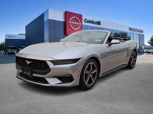 Used 2025 Ford Mustang Premium RWD image 3