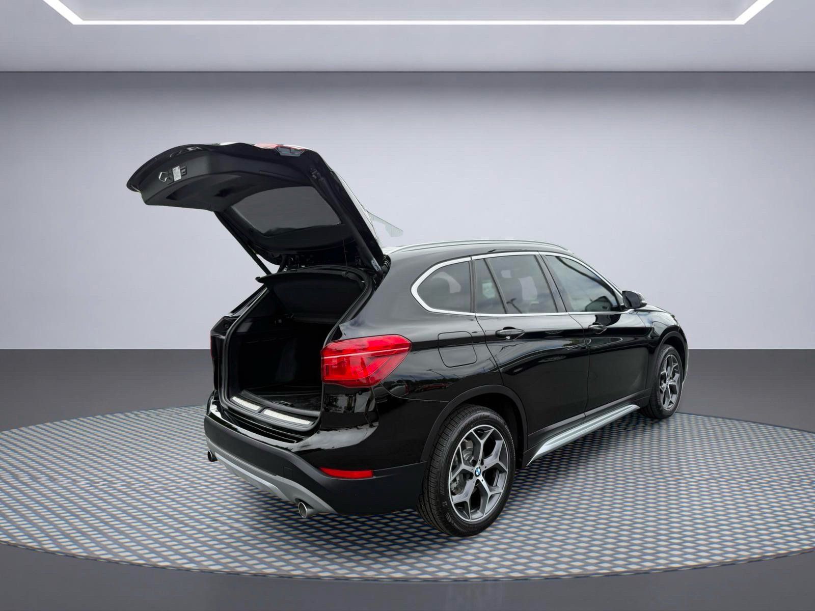 Used 2018 BMW X1 xDrive28i AWD/4WD image 7
