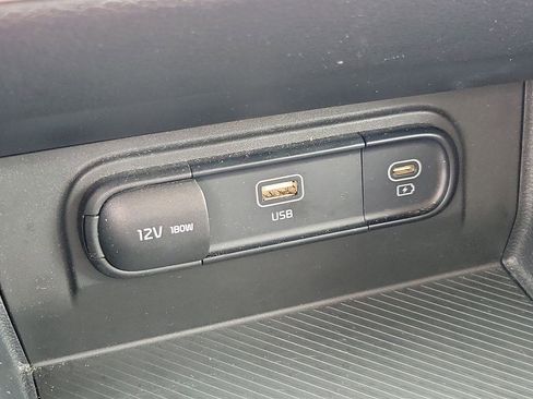 Used 2025 Kia Sportage LX image 28