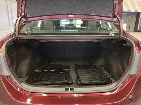 Used 2017 Toyota Corolla SE image 32