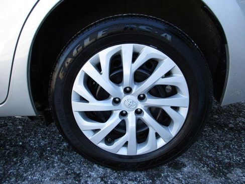 Used 2019 Toyota Corolla LE image 12