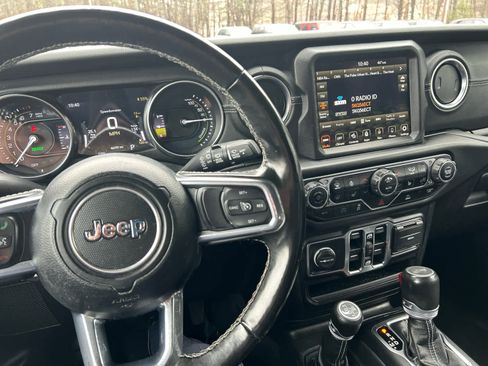 Used 2022 Jeep Wrangler Unlimited Sahara w/ Cold Weather Group image 24