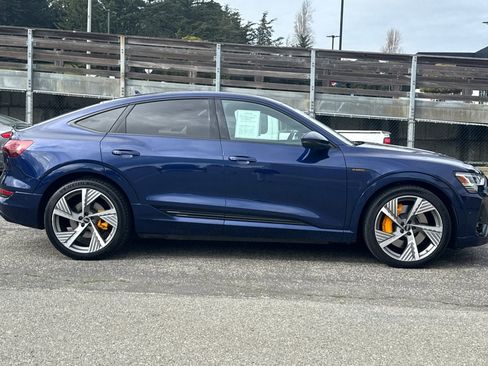 Used 2022 Audi e-tron Prestige w/ Prestige Package image 3