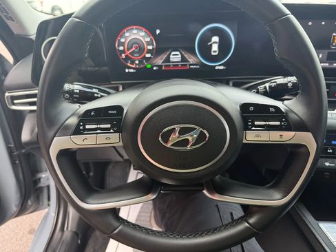 Used 2022 Hyundai Elantra Limited w/ Preferred Accessory Package image 14