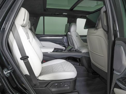 Used 2026 Cadillac Escalade V image 11