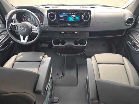 Used 2024 Mercedes-Benz Sprinter 2500 image 16