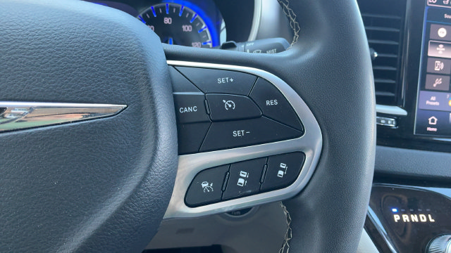 Used 2024 Chrysler Pacifica Touring-L FWD image 12